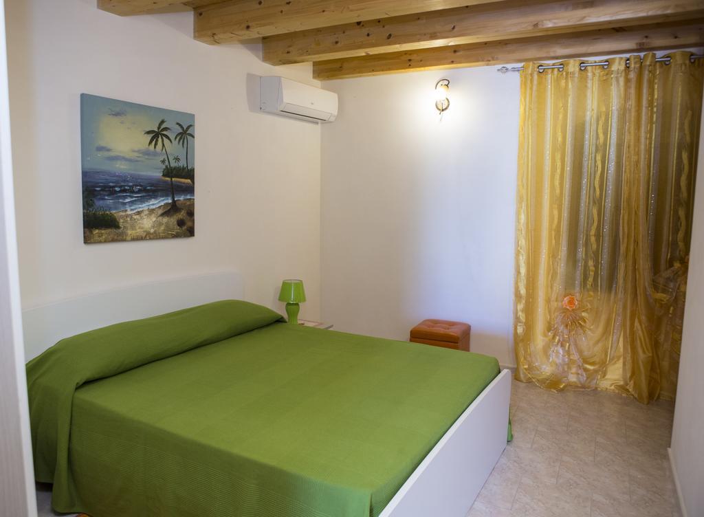 פקינו Casa Vacanze Calafarina חדר תמונה