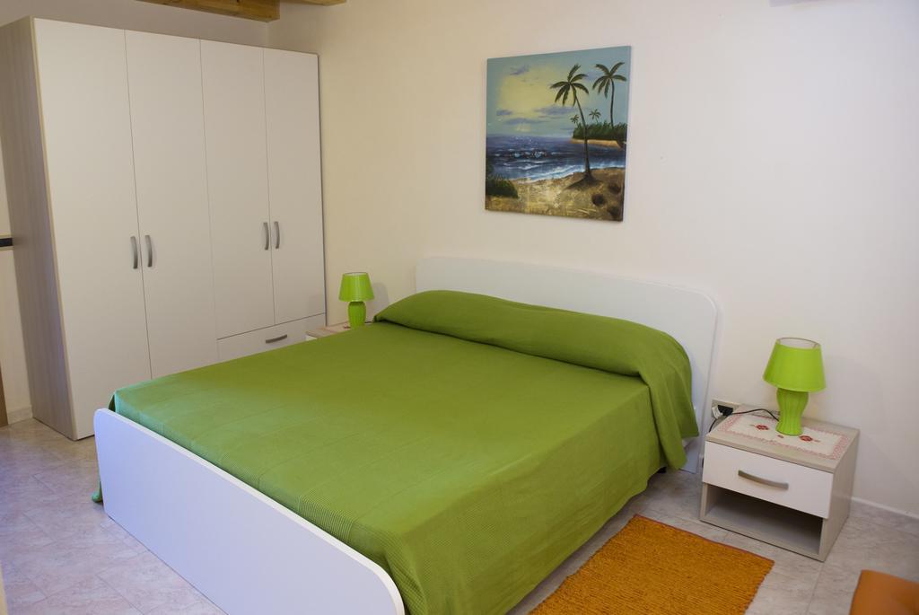 פקינו Casa Vacanze Calafarina חדר תמונה