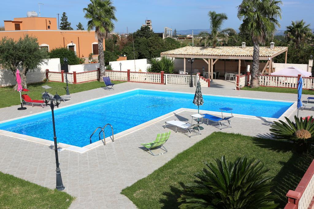פקינו Casa Vacanze Calafarina מראה חיצוני תמונה