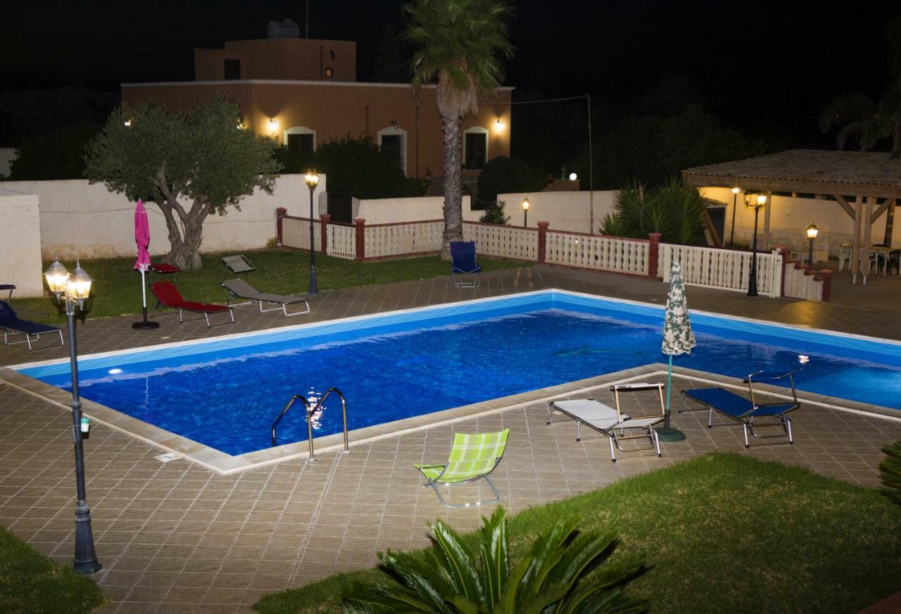 פקינו Casa Vacanze Calafarina מראה חיצוני תמונה